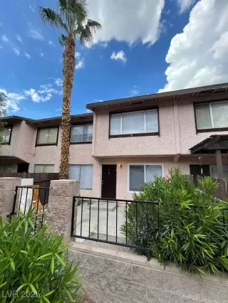 Photo #1: 2693079 Listing 