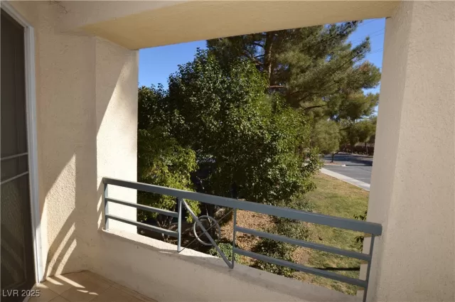MLS: 2693402 Condo For Sale