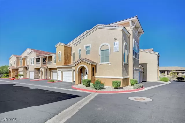 MLS: 2693581 Condo For Sale