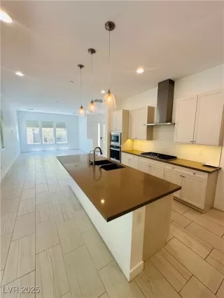 Photo #4: 2693678 Listing