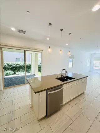 Photo #5: 2693678 Listing