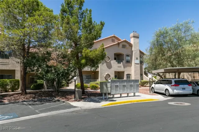 MLS: 2693692 Condo For Sale