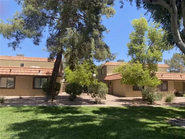 MLS: 2693717 Condo For Sale