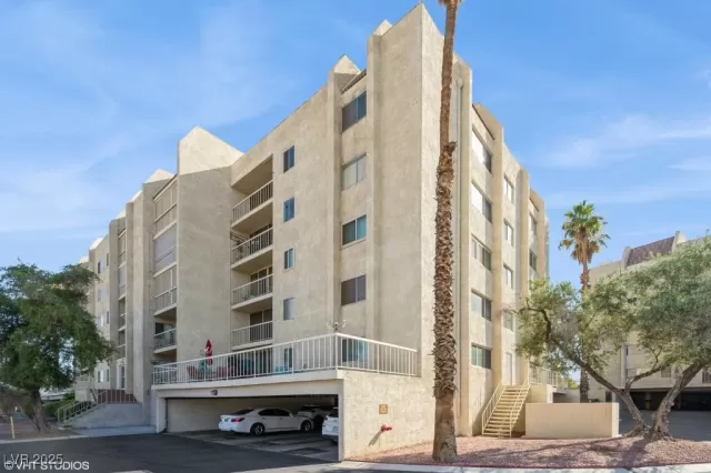 MLS: 2693808 Condo For Sale