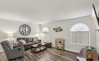 Photo #3: 2693831 Listing