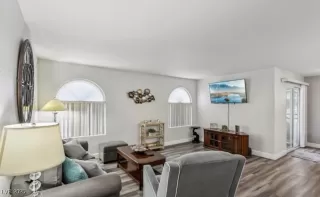 Photo #4: 2693831 Listing