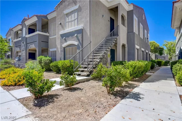 MLS: 2693848 Condo For Sale