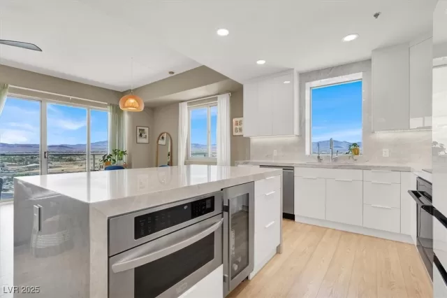 MLS: 2693927 Condo For Sale