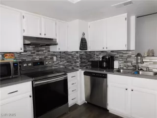 Photo #1: 2693934 Listing 