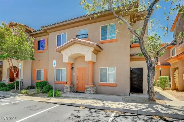 MLS: 2693961 Condo For Sale