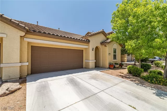 MLS: 2693995 Condo For Sale