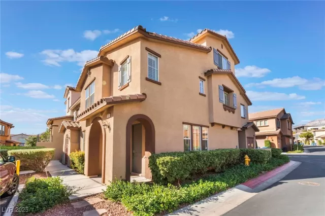 MLS: 2694008 Condo For Sale