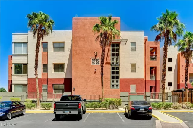 MLS: 2694026 Condo For Sale