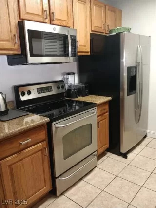 More Details about MLS # 2694045 : 1515 EAST RENO AVENUE D202