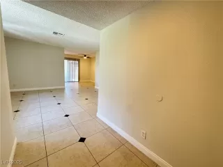 Photo #1: 2694094 Listing 