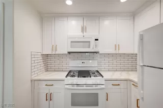 Photo #4: 2694095 Listing