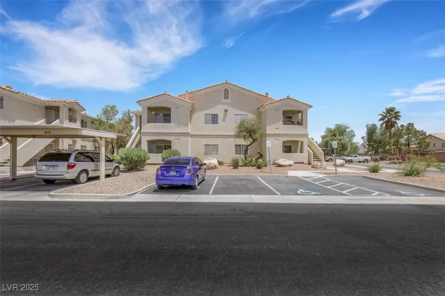 MLS: 2694106 Condo For Sale