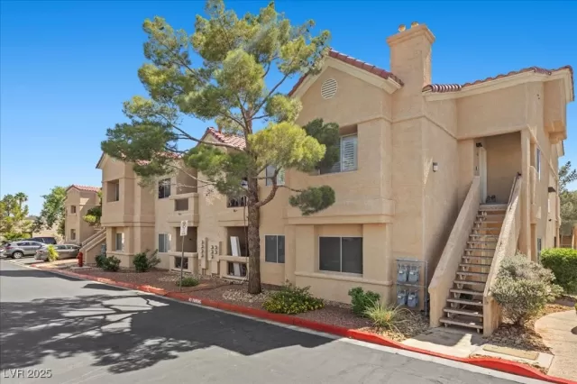 MLS: 2694194 Condo For Sale