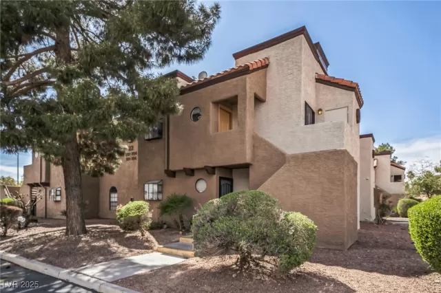 MLS: 2694219 Condo For Sale