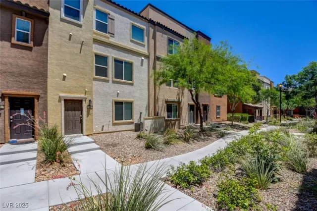 MLS: 2694253 Condo For Sale