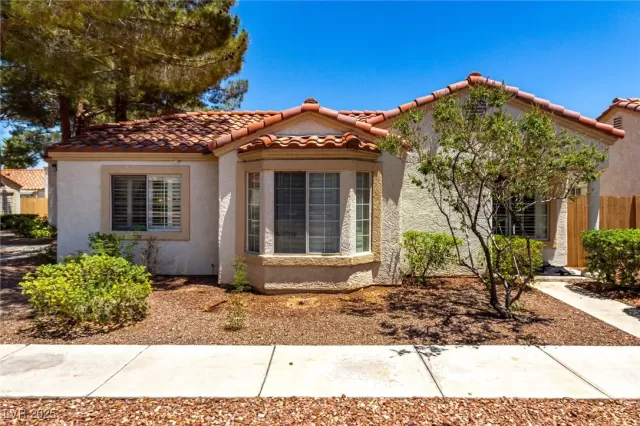 MLS: 2694267 Condo For Sale