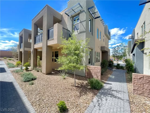 MLS: 2694337 Condo For Sale