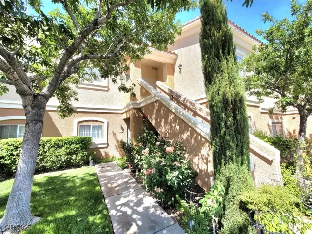 MLS: 2694366 Condo For Sale