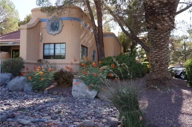 MLS: 2694370 Condo For Sale