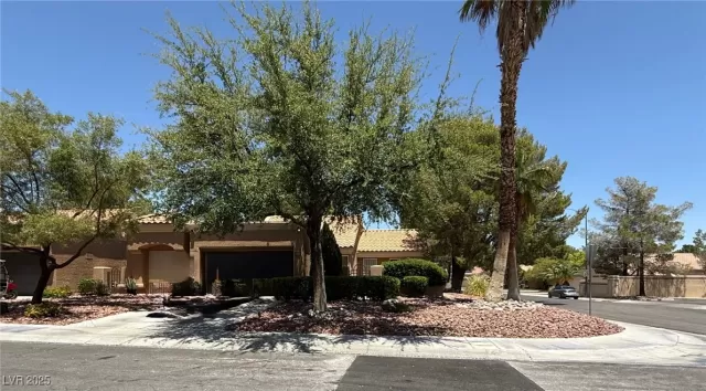 MLS: 2694527 Condo For Sale