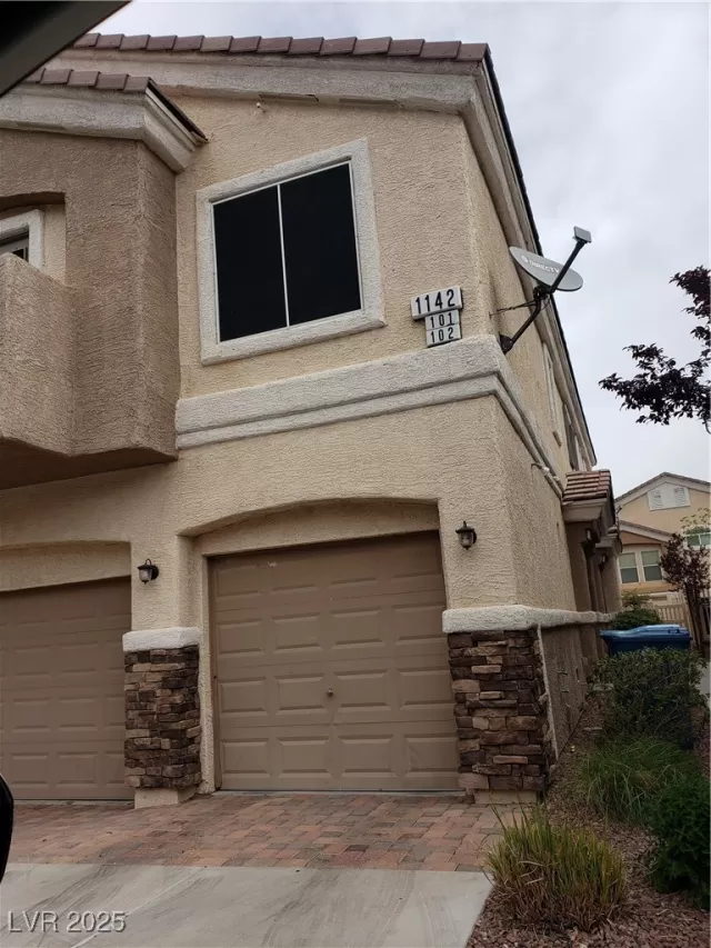 MLS: 2694695 Condo For Sale