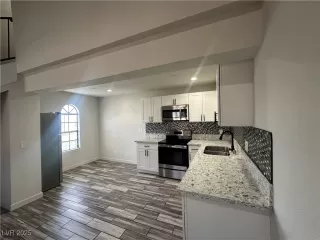 Photo #4: 2694730 Listing