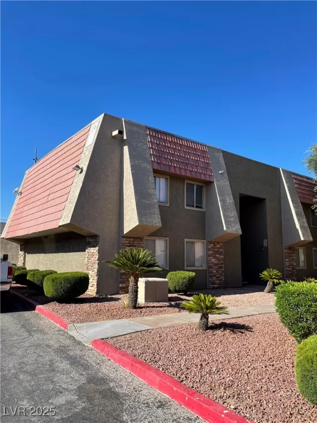 MLS: 2694894 Condo For Sale