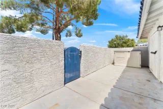 Photo #2: 2695027 Listing