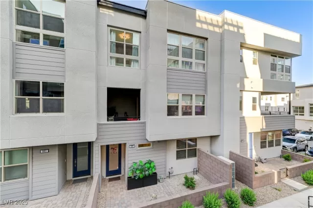 MLS: 2695055 Condo For Sale