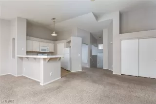 Photo #2: 2695065 Listing 