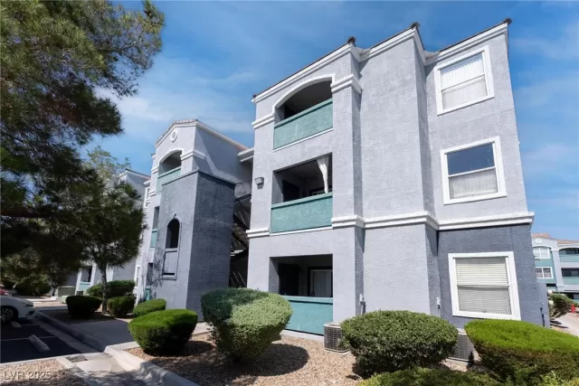 MLS: 2695090 Condo For Sale