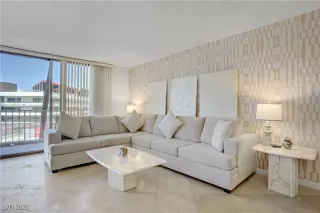 Photo #2: 2695102 Listing 