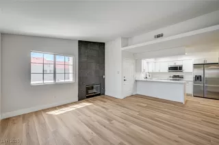 Photo #5: 2695109 Listing