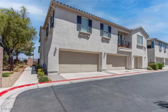 MLS: 2695115 Condo For Sale