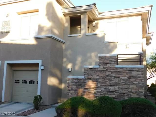 MLS: 2695120 Condo For Sale