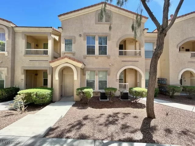 MLS: 2695286 Condo For Sale