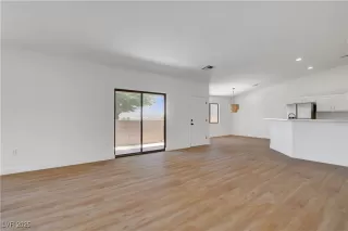 Photo #5: 2695294 Listing