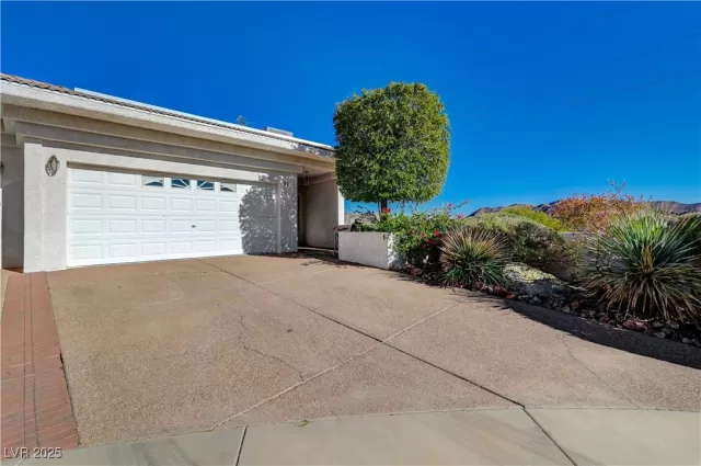 MLS: 2695310 Condo For Sale