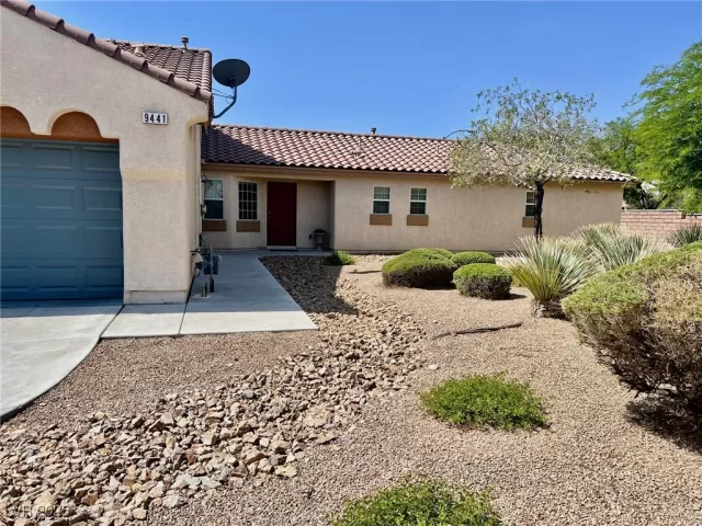 MLS: 2695321 Condo For Sale