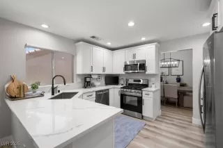 Photo #3: 2695335 Listing