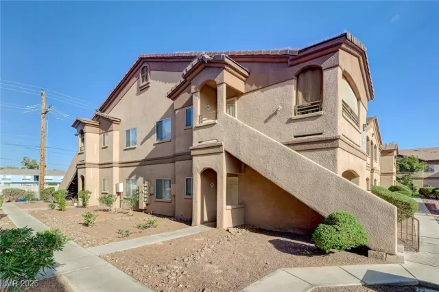 MLS: 2695351 Condo For Sale