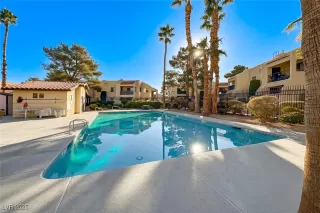 Photo #4: 2695400 Listing