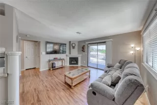 Photo #5: 2695400 Listing