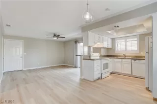 Photo #4: 2695427 Listing