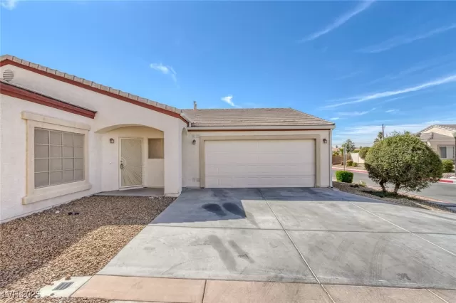 MLS: 2695566 Condo For Sale